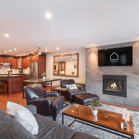 Villa Greyhawk By Outpost Whistler Extérieur photo