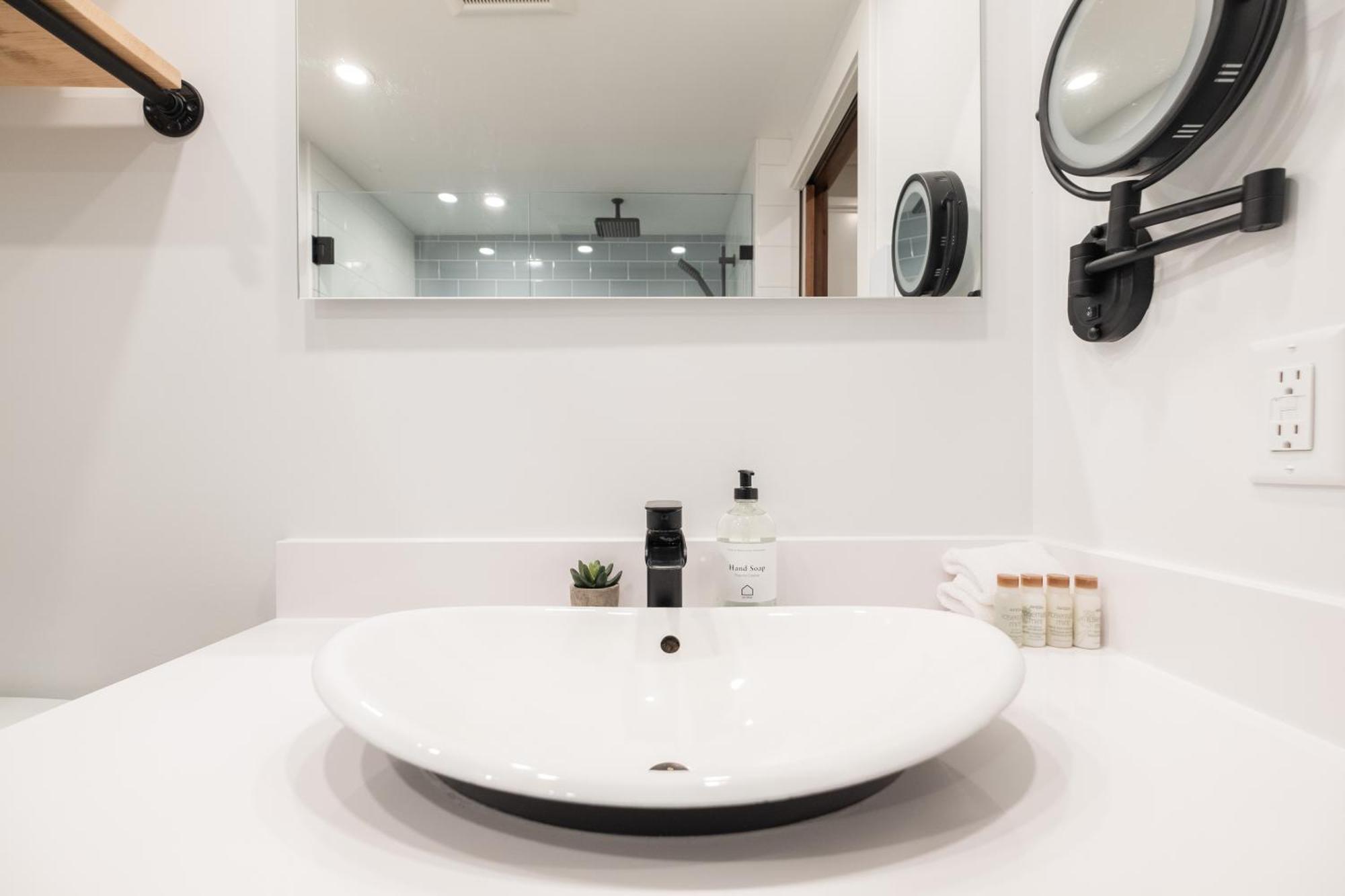 Villa Greyhawk By Outpost Whistler Extérieur photo