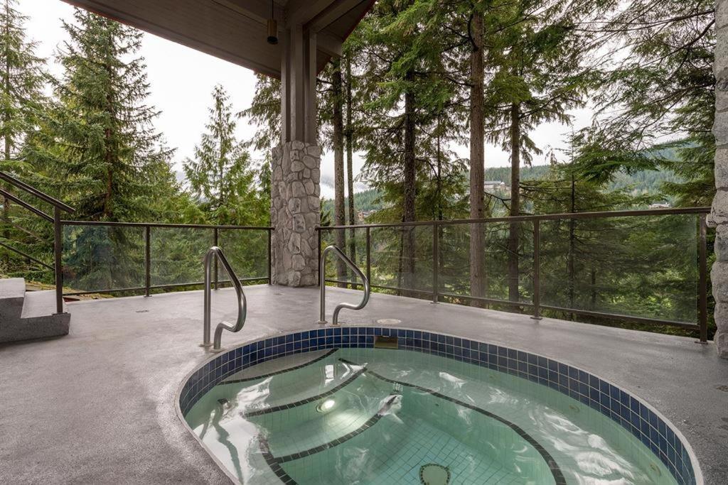 Villa Greyhawk By Outpost Whistler Extérieur photo