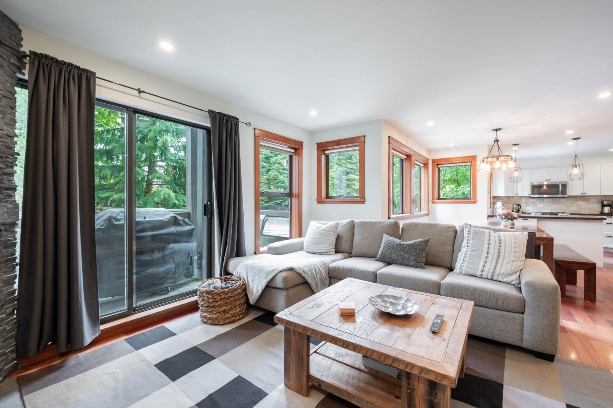 Villa Greyhawk By Outpost Whistler Extérieur photo