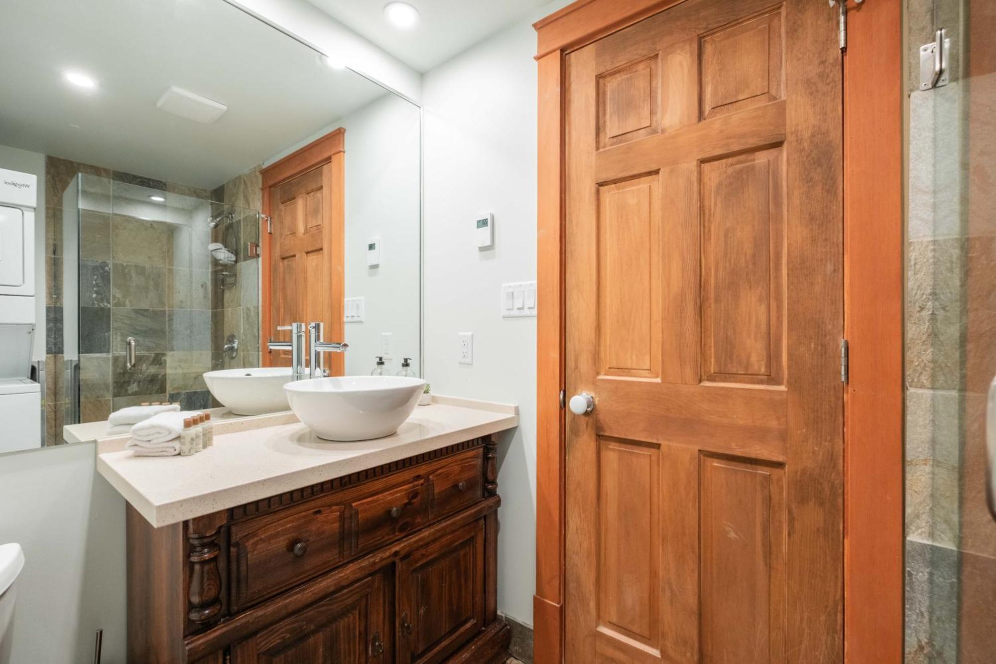 Villa Greyhawk By Outpost Whistler Extérieur photo
