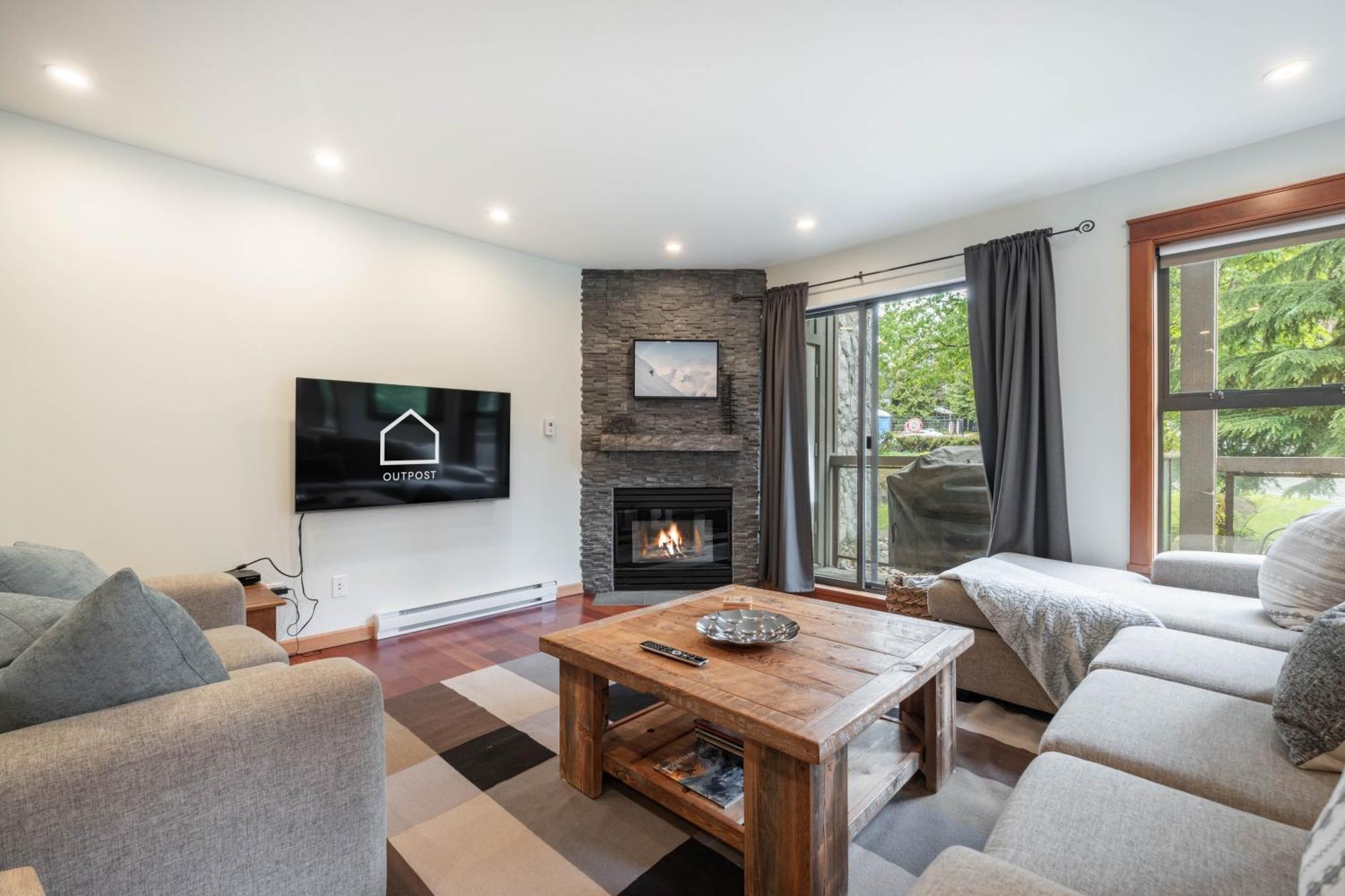 Villa Greyhawk By Outpost Whistler Extérieur photo