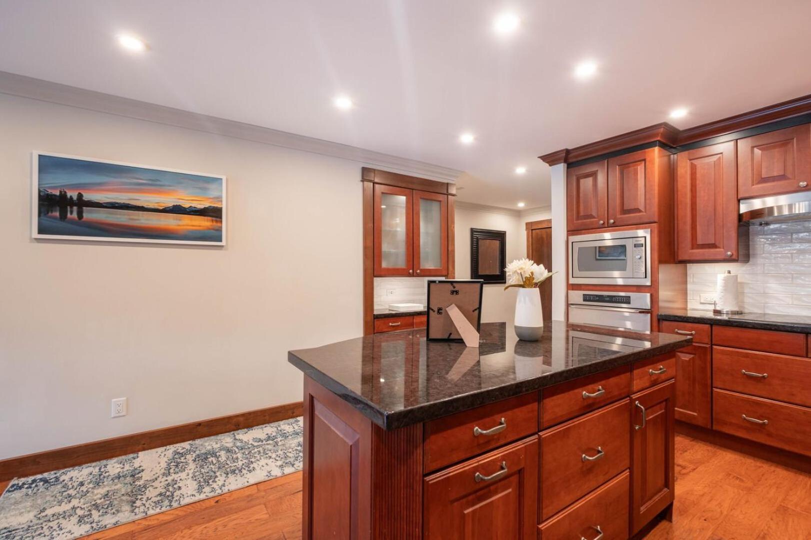 Villa Greyhawk By Outpost Whistler Extérieur photo