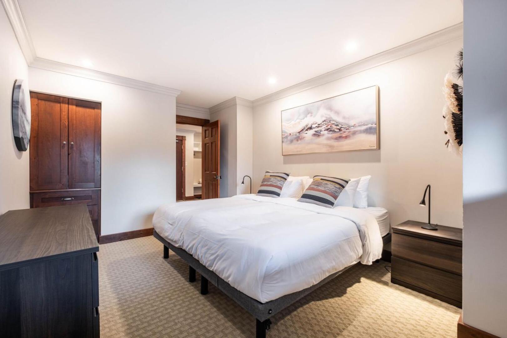 Villa Greyhawk By Outpost Whistler Extérieur photo