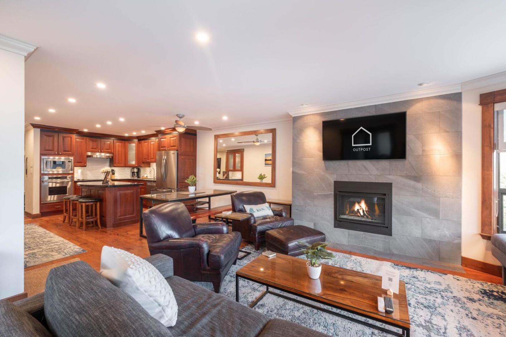 Villa Greyhawk By Outpost Whistler Extérieur photo